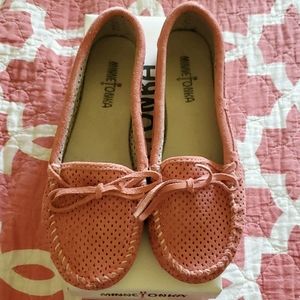 MINNETONKA Melon/Salmon Pink Moccasins Shoes sz 8